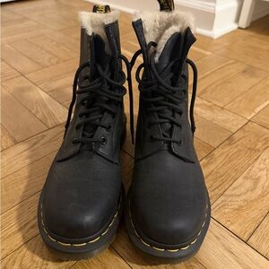 Dr Martens Serena faux fur lined lace up boots. Style 1460.